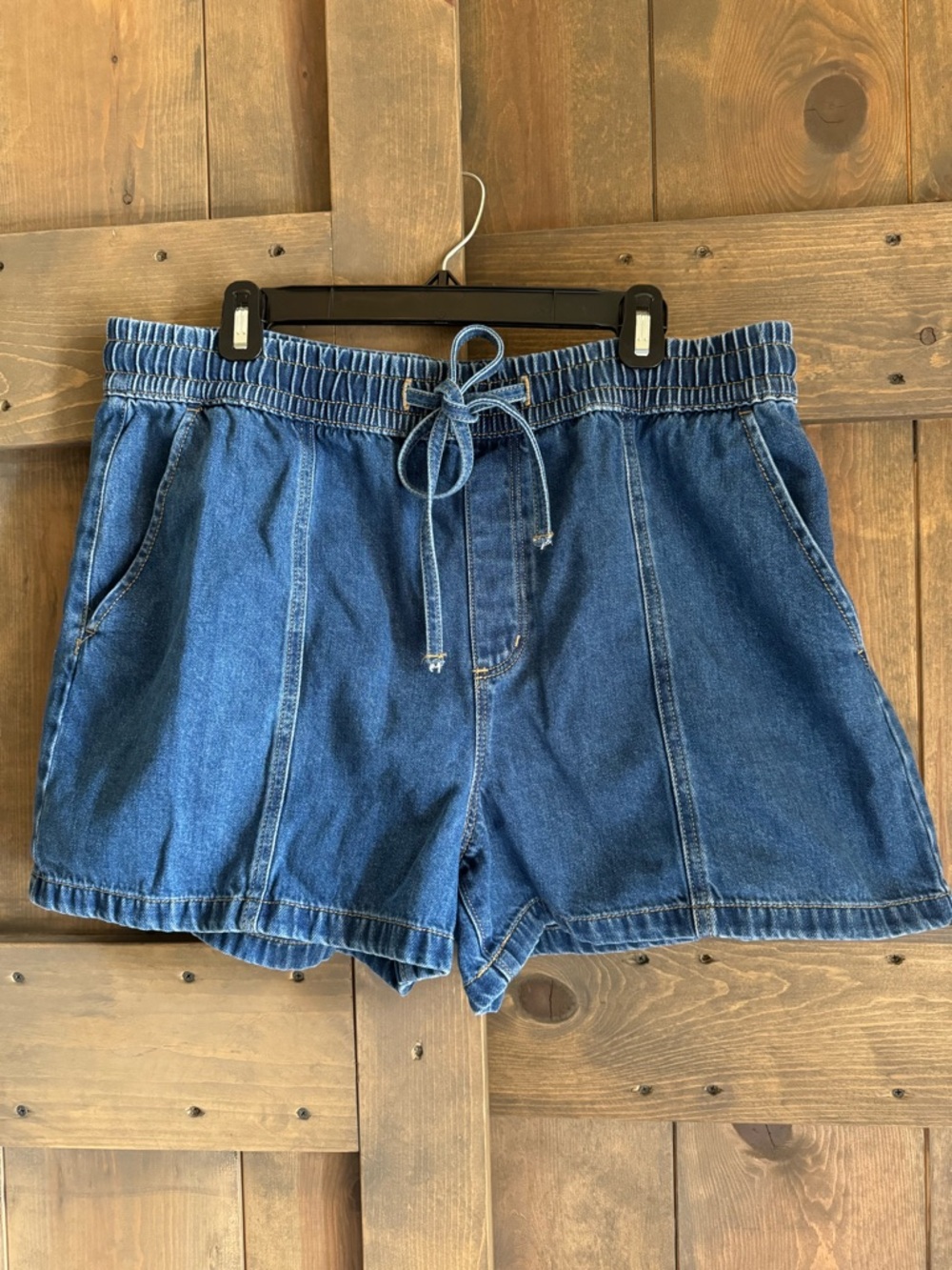 LOFT Pull-On Denim Shorts Like New